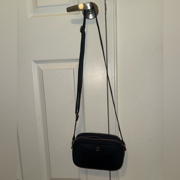 Lululemon Black Crossbody Camera Bag 2L - Picture 8 of 10